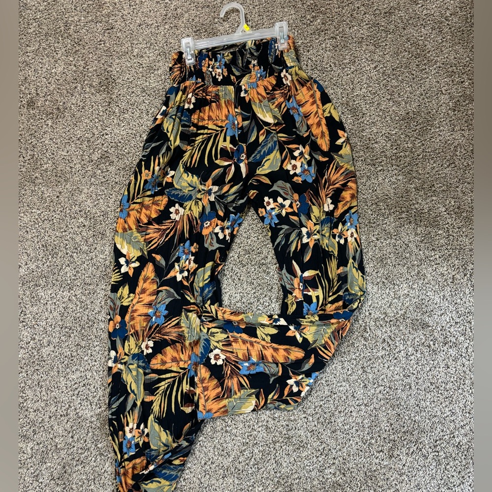 Beach pants from buckle
